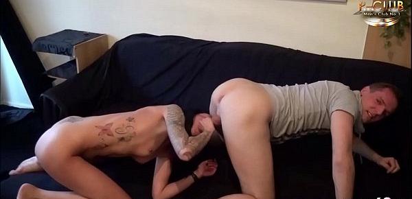 MILF leckt dem Jungspund den Arsch und laesst sich ficken - German Mom